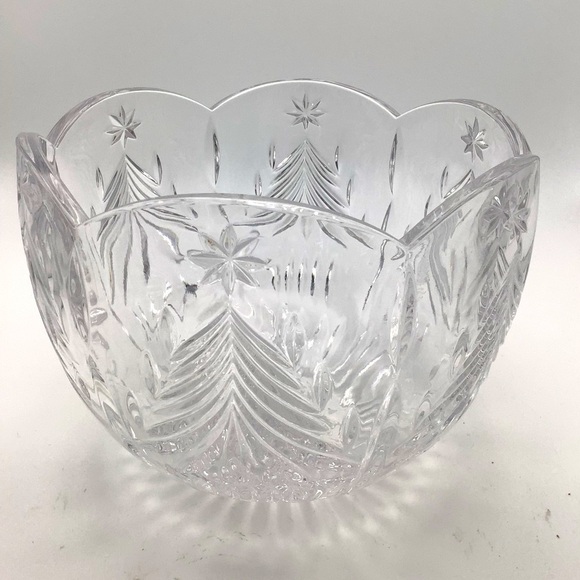 Large Cut Crystal Christmas Tree Bowl - Picture 1 of 6